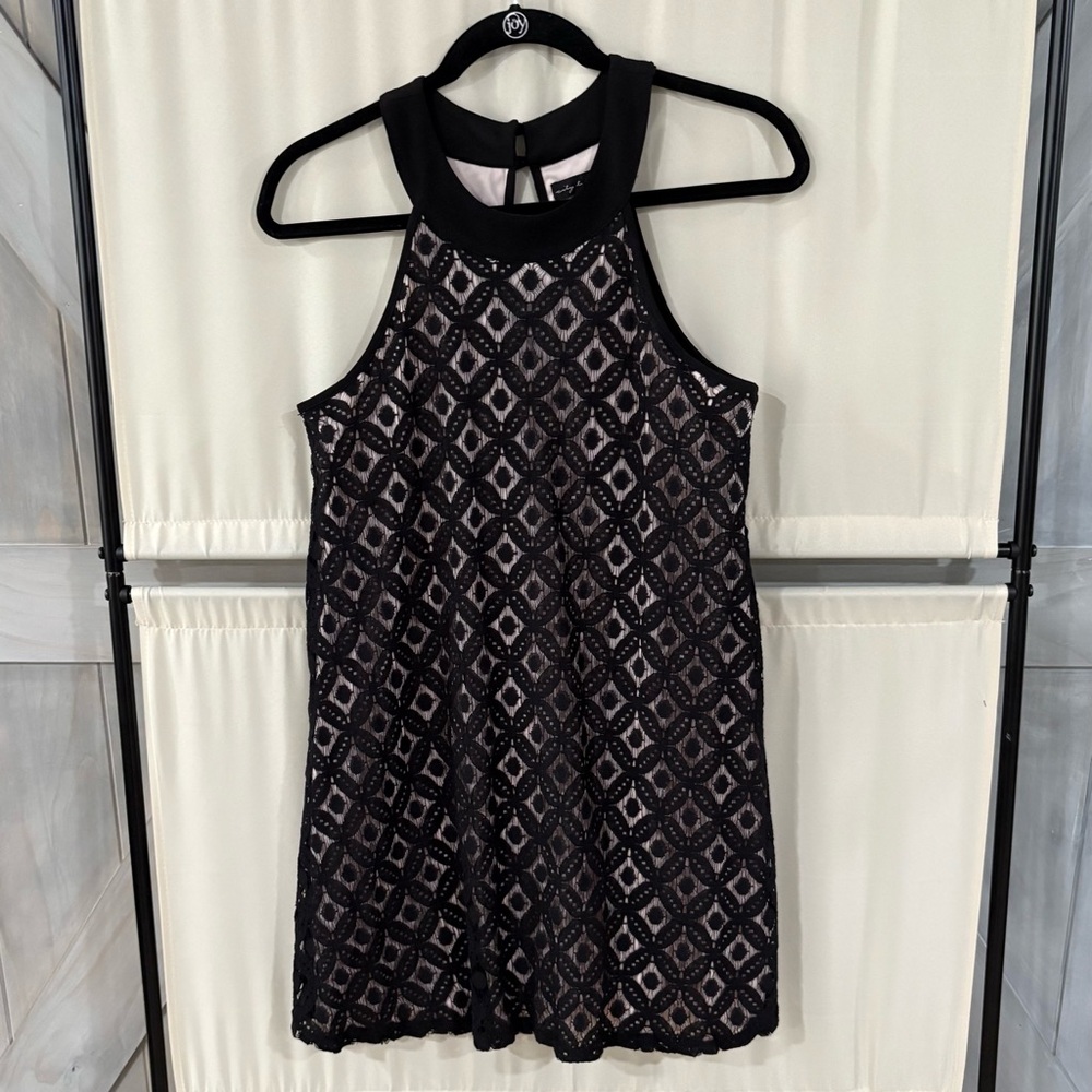 Black Sleeveless Lace Dress